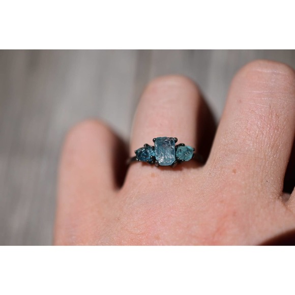 Raw aquamarine ring, crystal ring, three stone ring, natural gemstone je… - Picture 2 of 6